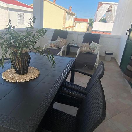 Oguic Apartman Pag Town Esterno foto