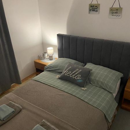 Oguic Apartman Pag Town Esterno foto