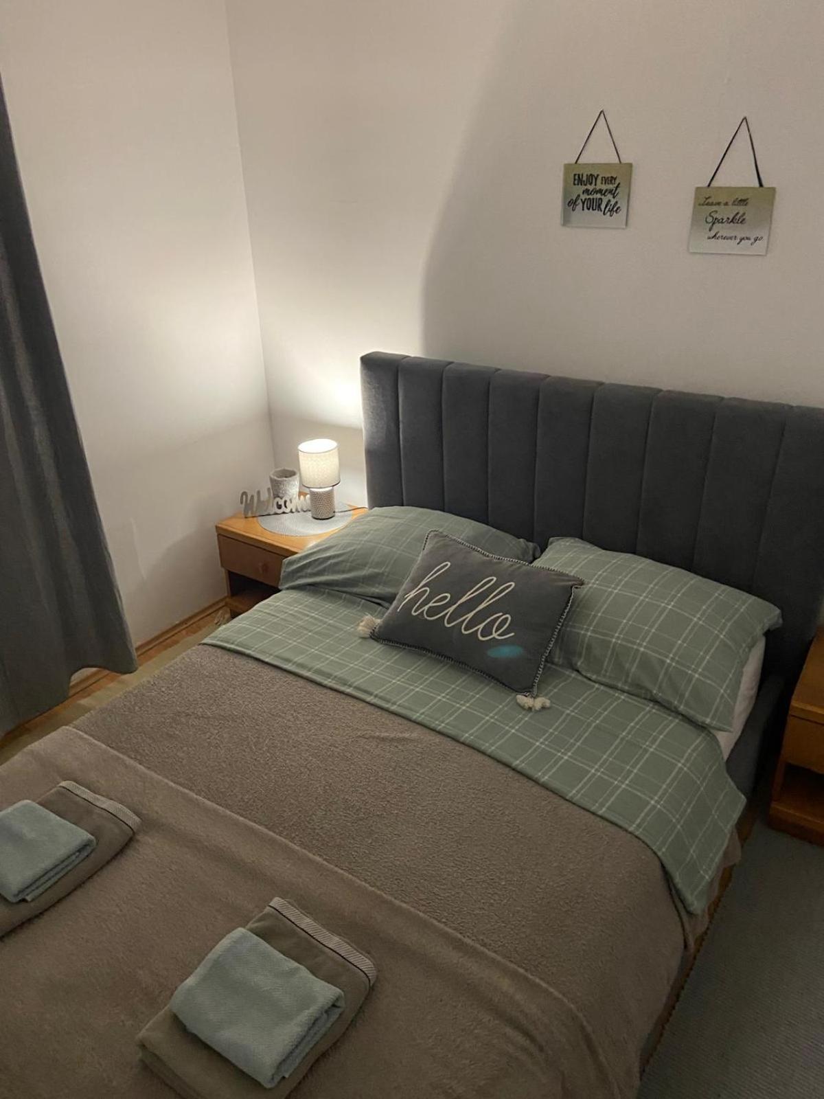 Oguic Apartman Pag Town Esterno foto
