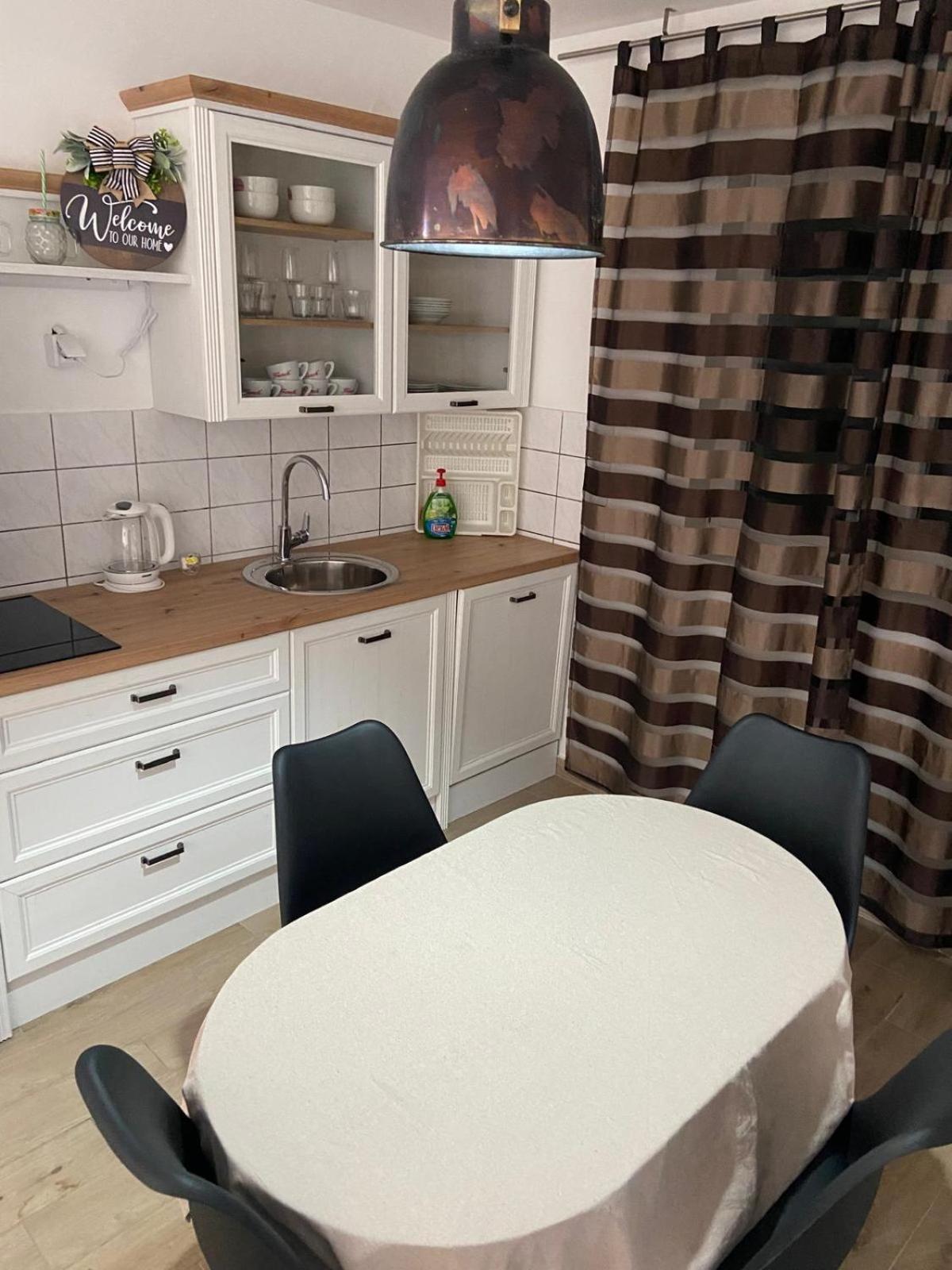 Oguic Apartman Pag Town Esterno foto