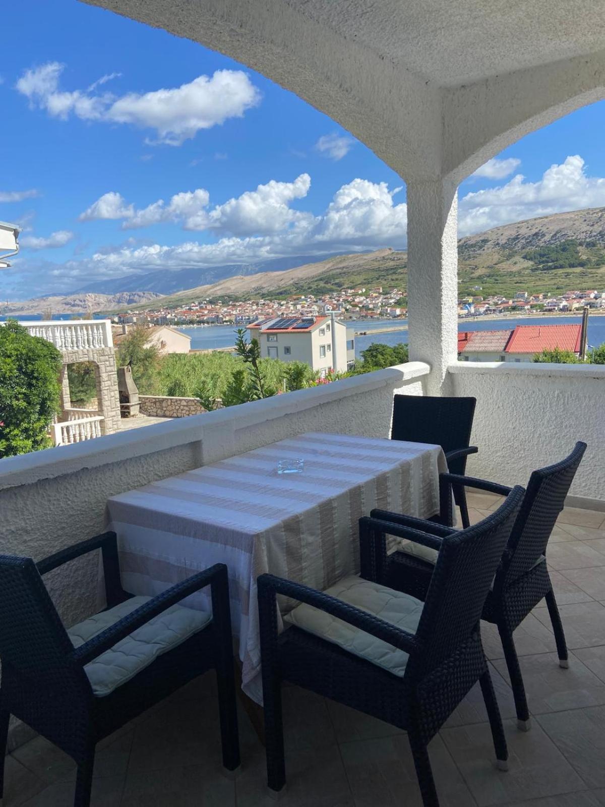 Oguic Apartman Pag Town Esterno foto