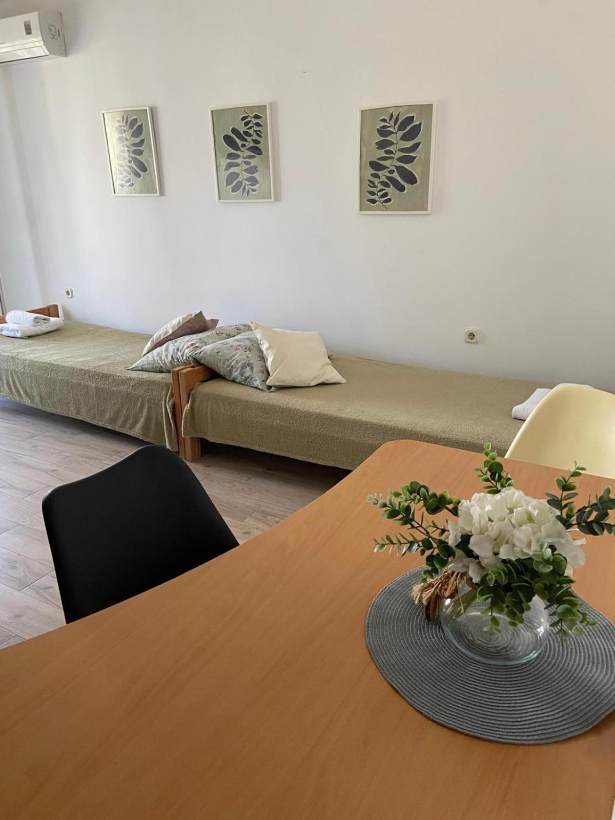 Oguic Apartman Pag Town Esterno foto