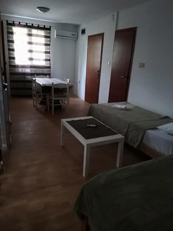 Appartamento Oguic Apartman Pag Town Esterno foto